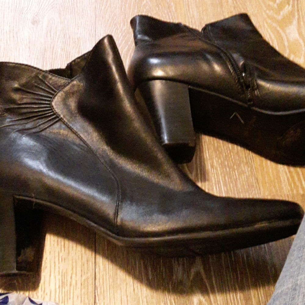 Boot - Picture 2 of 3